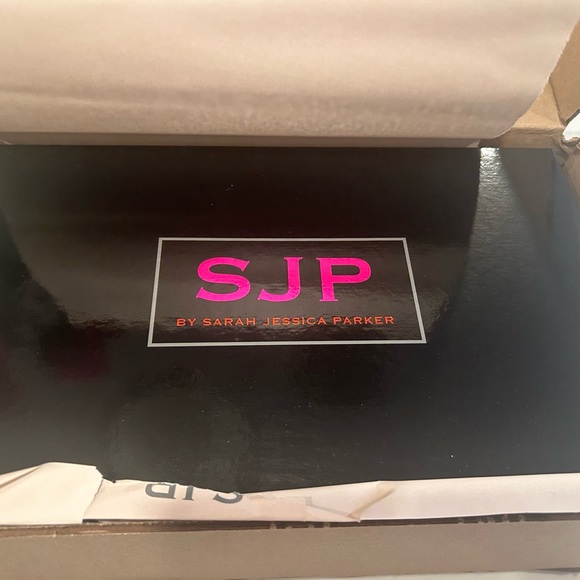 Brand new in box SJP by Sarah Jessica Parker Rampling 70 satin Pink and Red pump - Picture 10 of 11